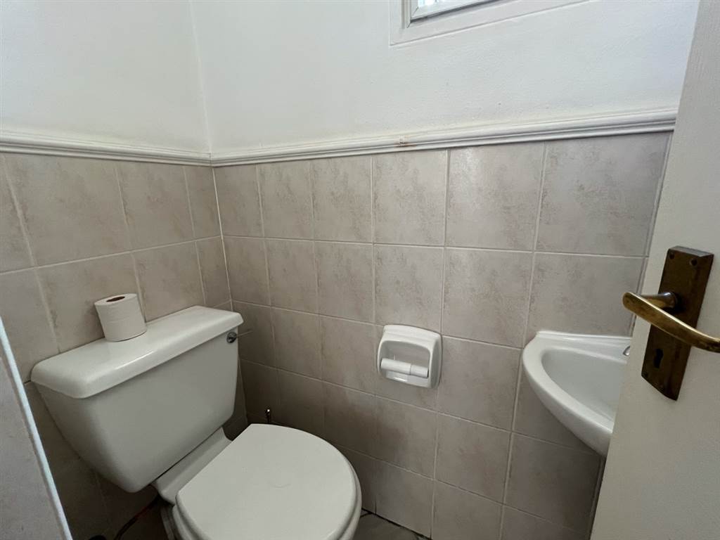 2 Bed Apartment in Sandown photo number 8