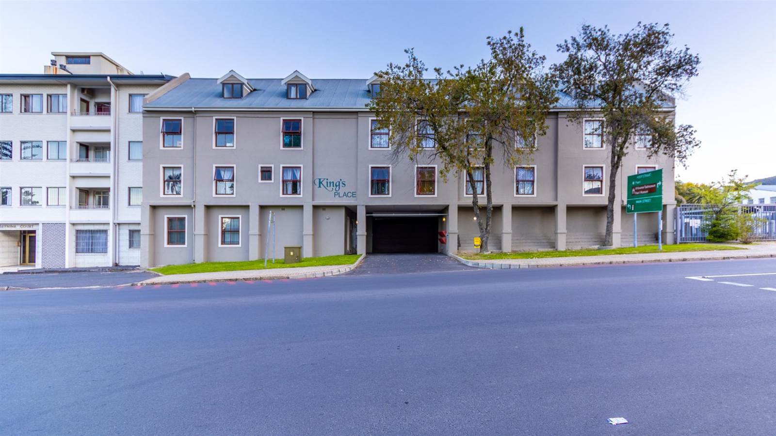 3 Bed Apartment in Paarl photo number 1