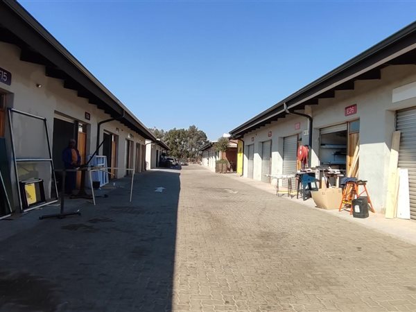 3 000  m² Commercial space