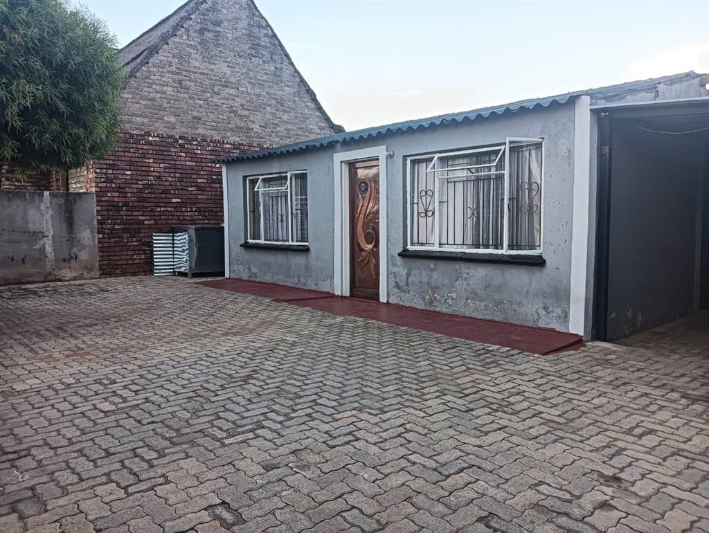 2 Bed House in Ikageng photo number 1