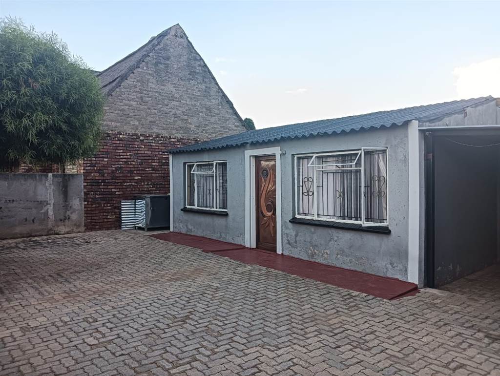 2 Bed House in Ikageng photo number 30