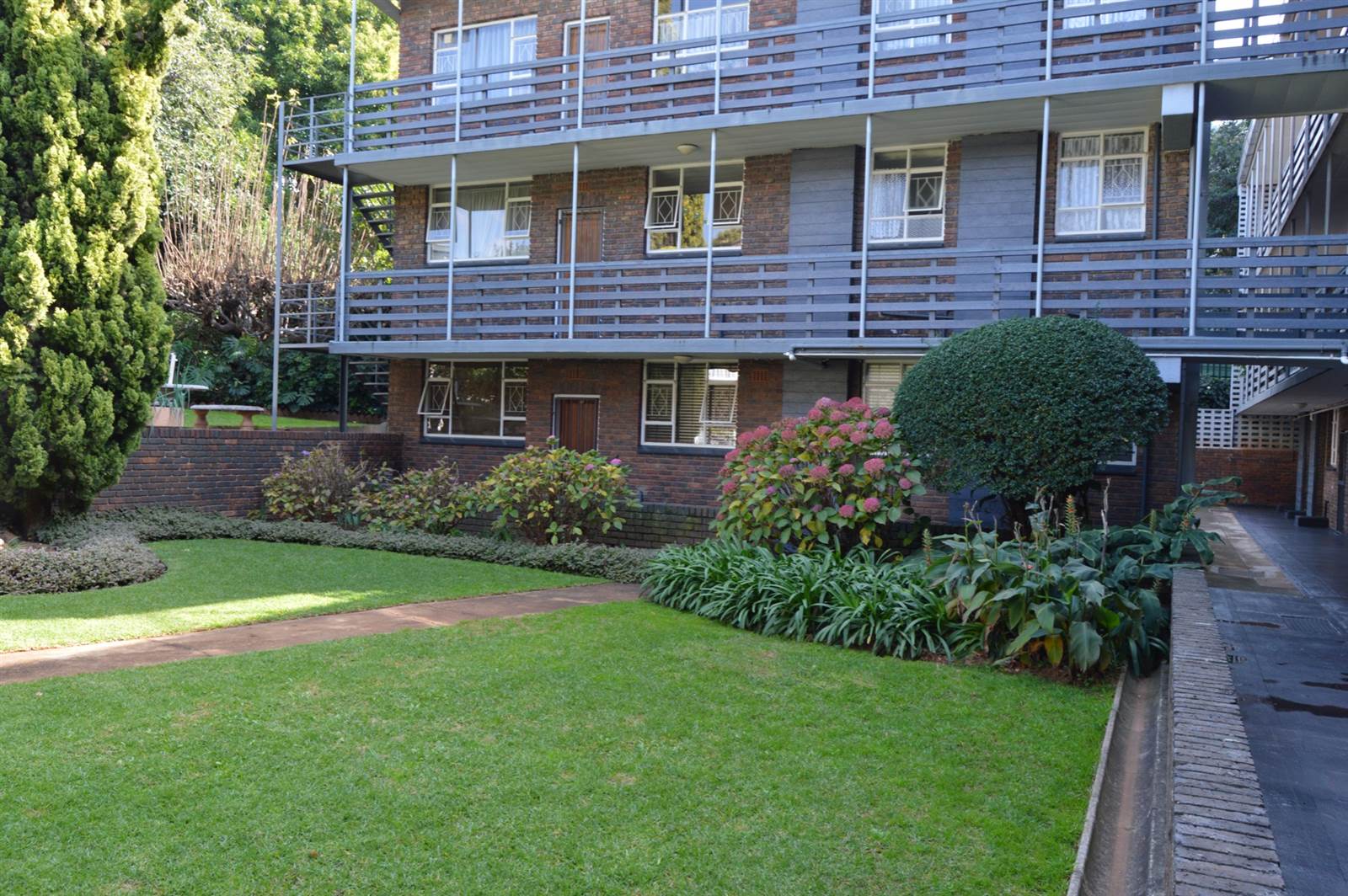 2 Bed Apartment in Morninghill photo number 18