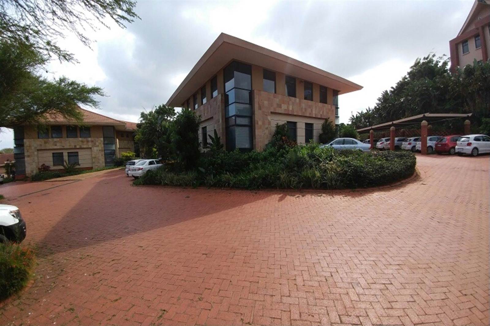 473  m² Office Space in La Lucia photo number 2
