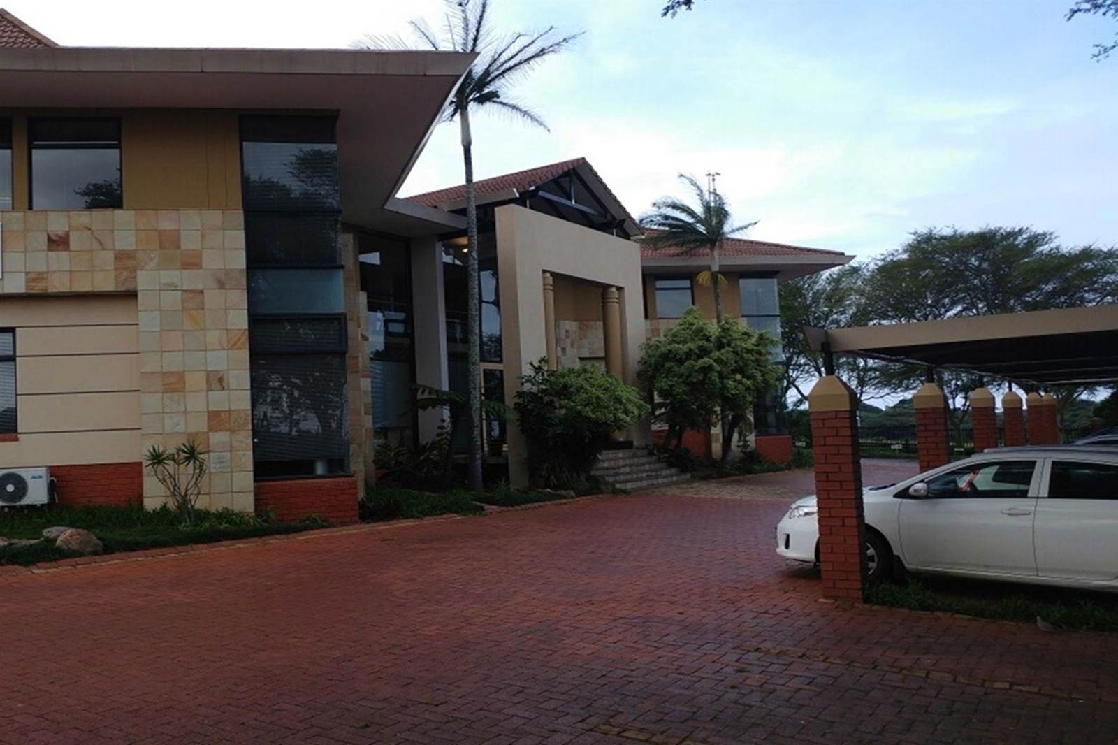 473  m² Office Space in La Lucia photo number 6