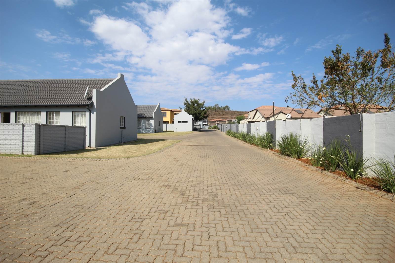 2 Bed Townhouse in Pretoria North photo number 15