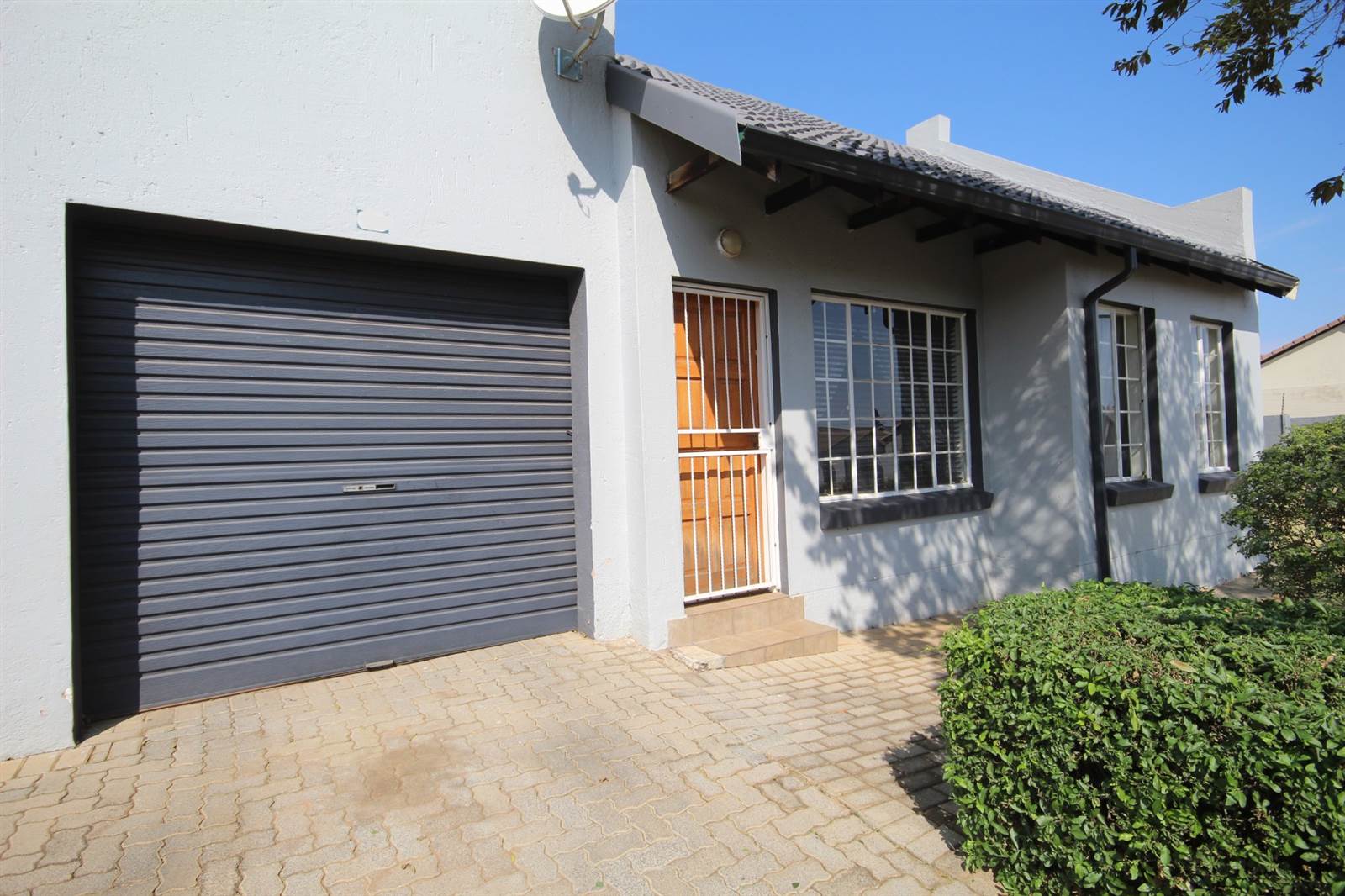 2 Bed Townhouse in Pretoria North photo number 14