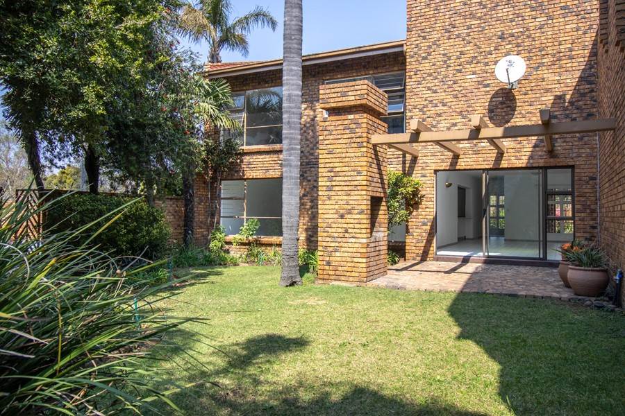 2.5 Bed Townhouse in Sunward Park photo number 1
