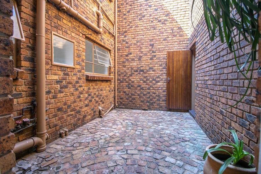 2.5 Bed Townhouse in Sunward Park photo number 8