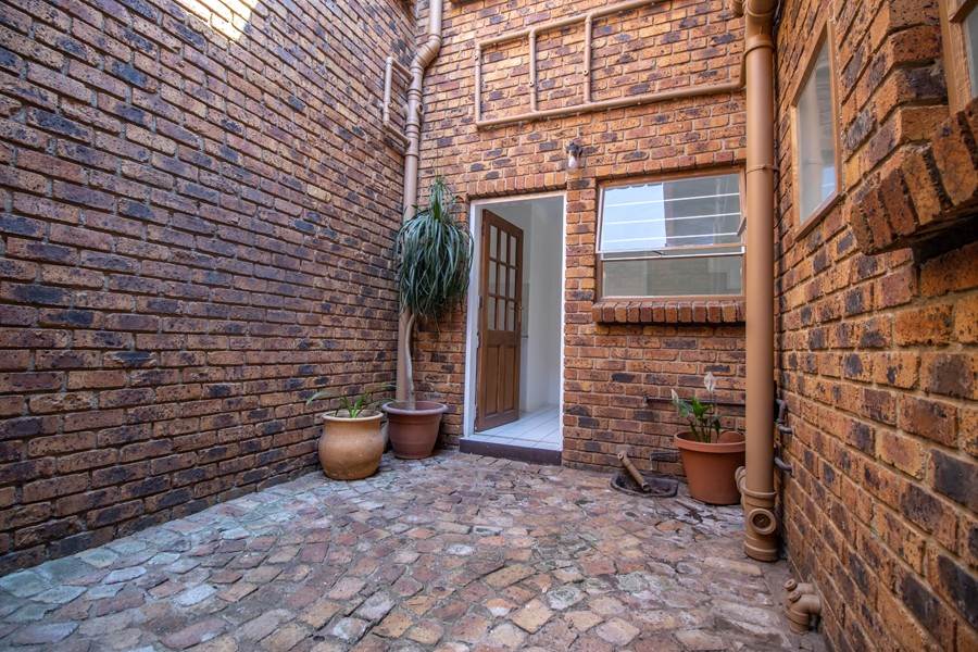 2.5 Bed Townhouse in Sunward Park photo number 7