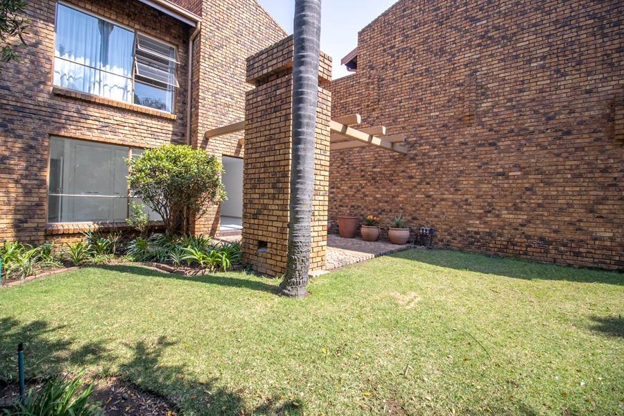 2.5 Bed Townhouse in Sunward Park photo number 2