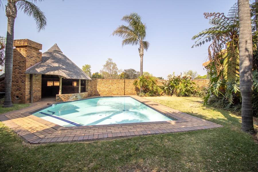 2.5 Bed Townhouse in Sunward Park photo number 6