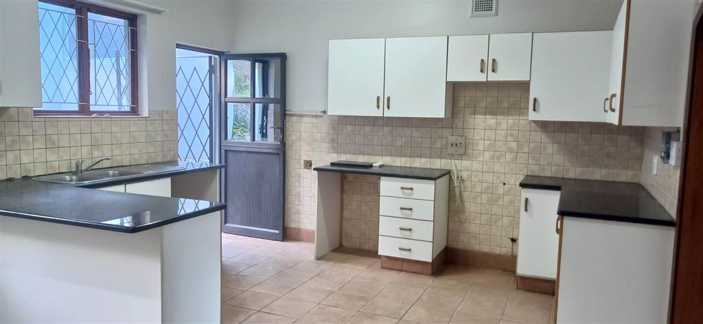 3 Bed House in Kloof photo number 8