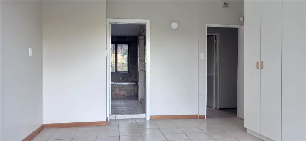 3 Bed House in Kloof photo number 9