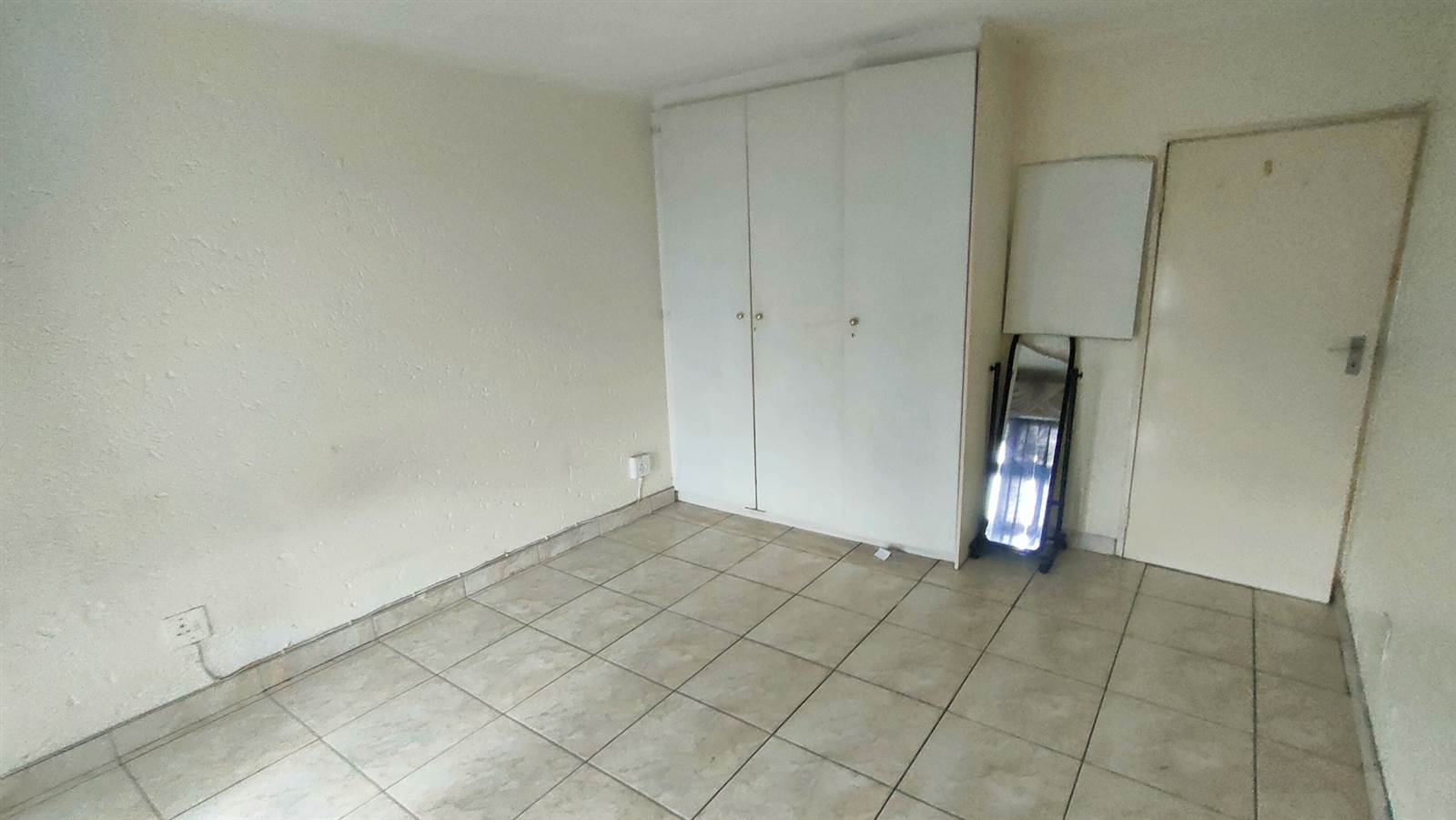 2 Bed Apartment in Johannesburg Central photo number 12