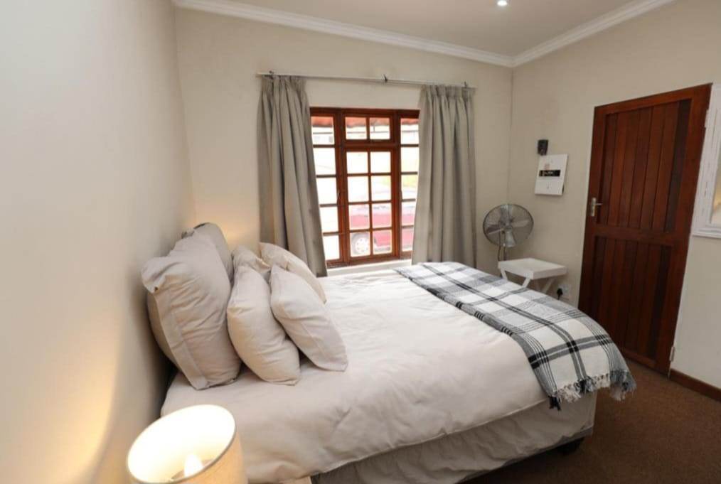 1 Bed Apartment in Bedfordview photo number 7