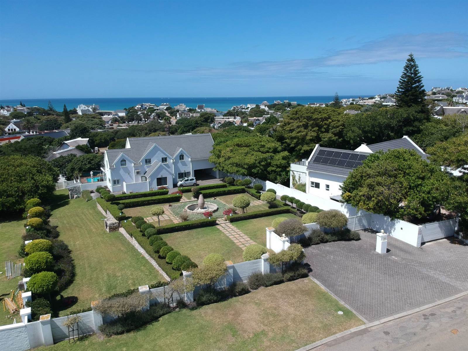 6 Bed House in St Francis Bay photo number 3