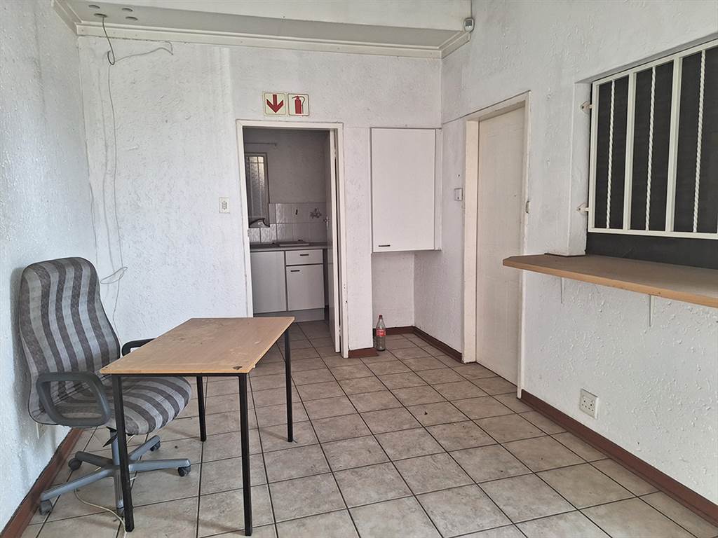 120  m² Commercial space in Benoni Central photo number 3
