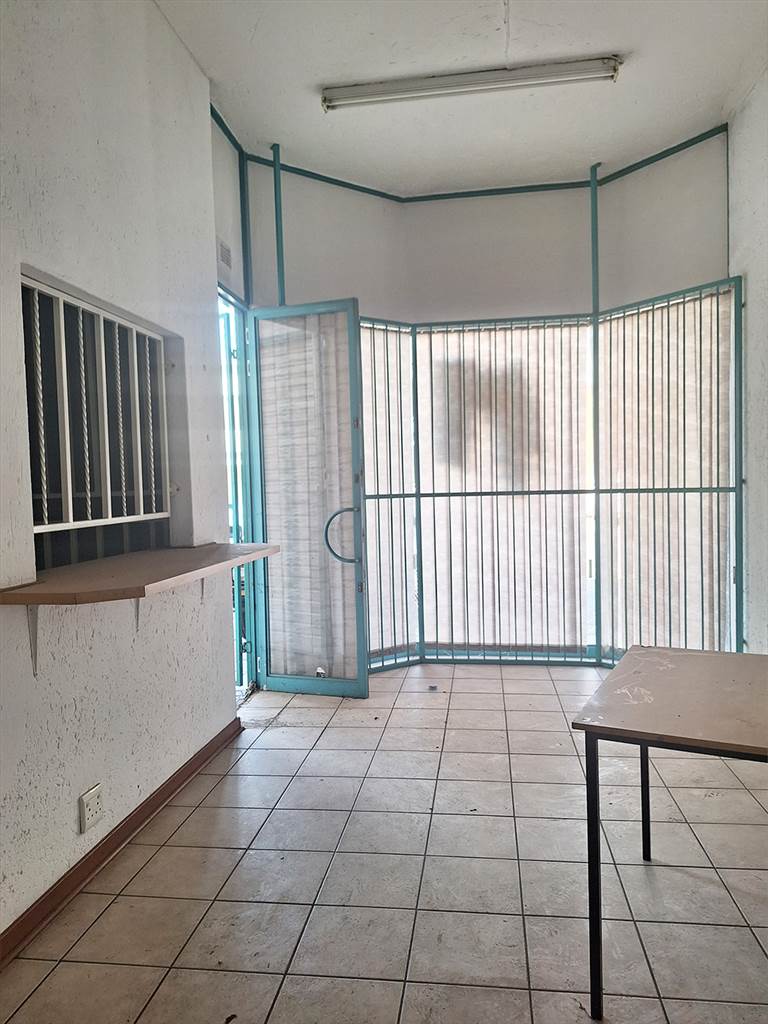 120  m² Commercial space in Benoni Central photo number 8