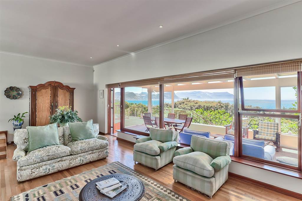 4 Bed House in Simons Town photo number 12