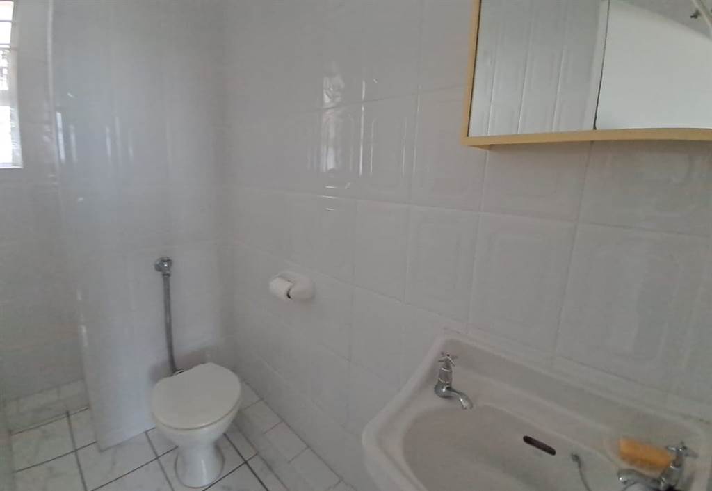 2 Bed Apartment in Doonside photo number 12