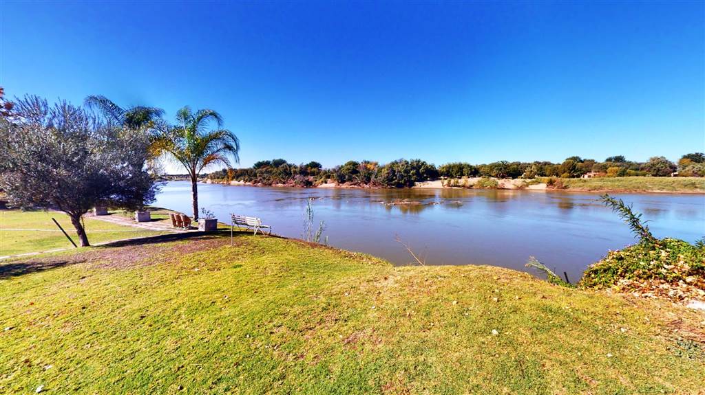 5 Bed House in Upington photo number 8