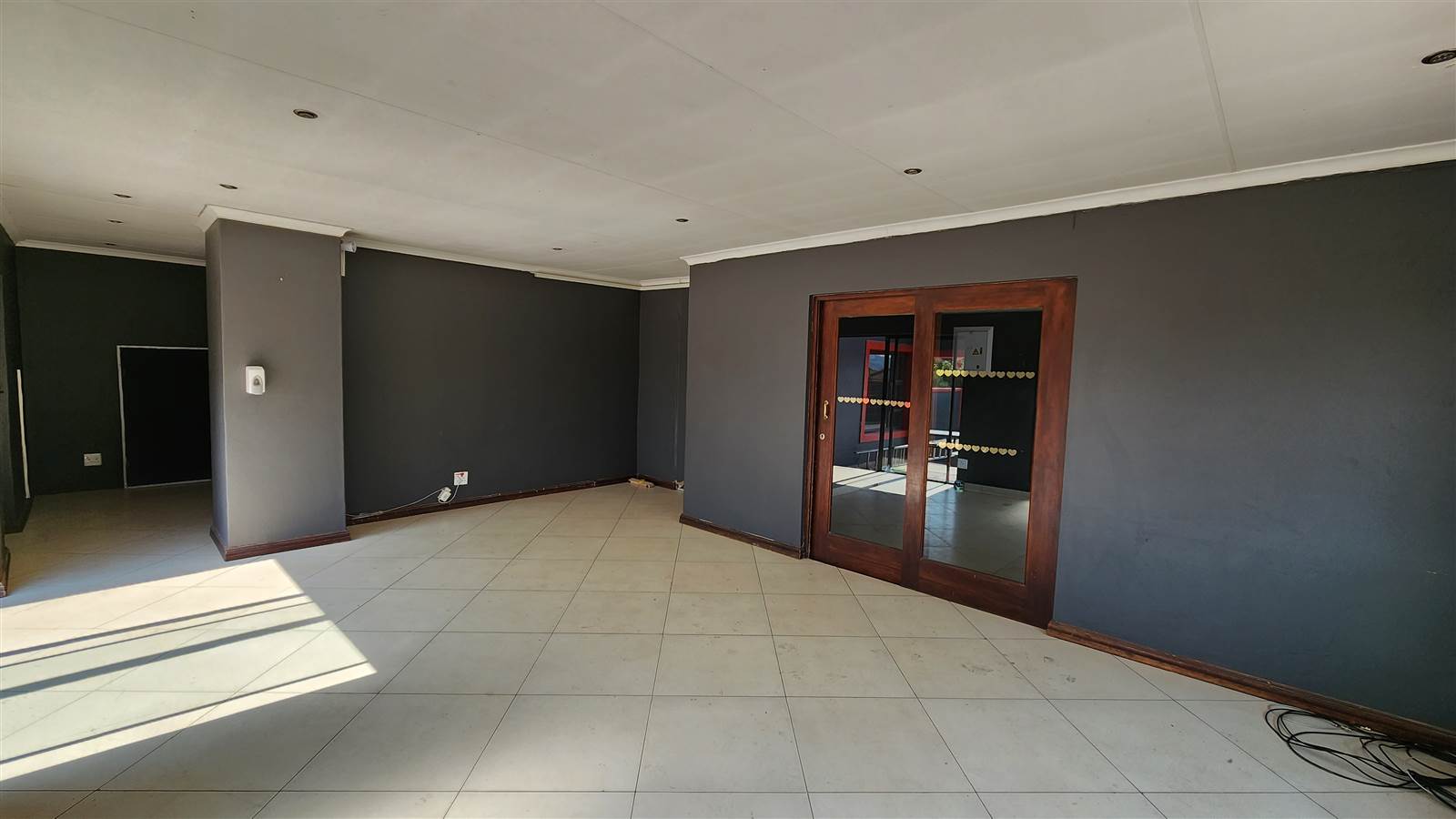 370  m² Commercial space in Sebenza photo number 3