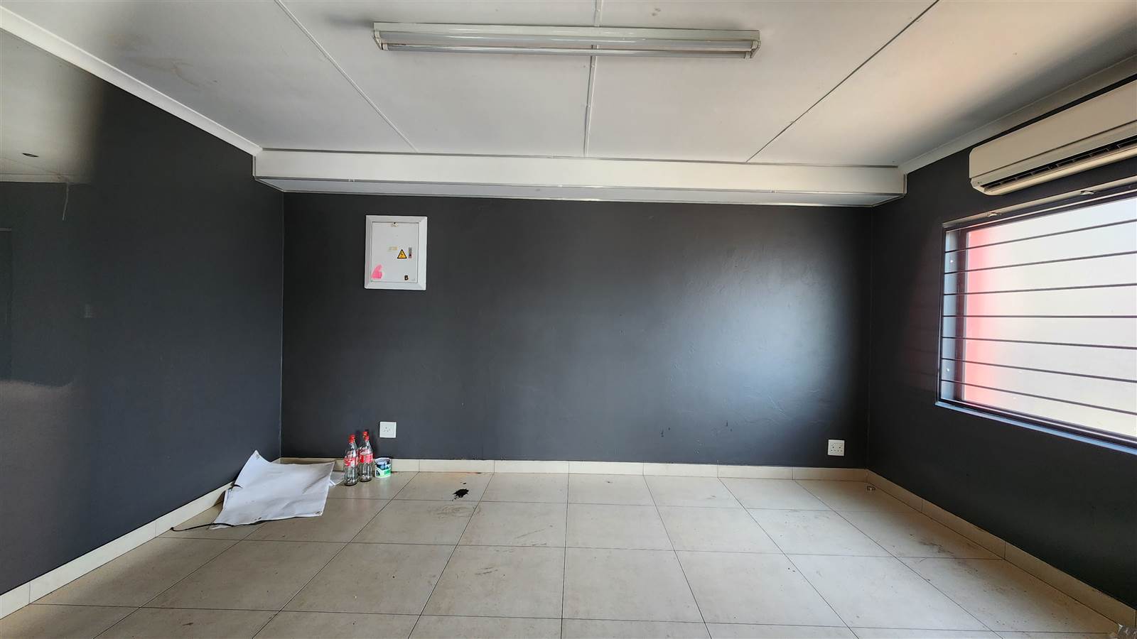 370  m² Commercial space in Sebenza photo number 5