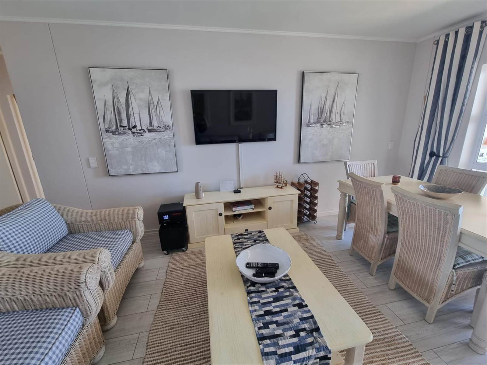 2 Bed Apartment in Mossel Bay photo number 13