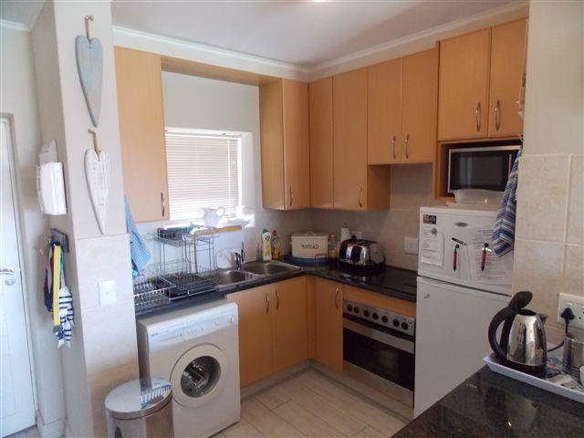 2 Bed Apartment in Mossel Bay photo number 6
