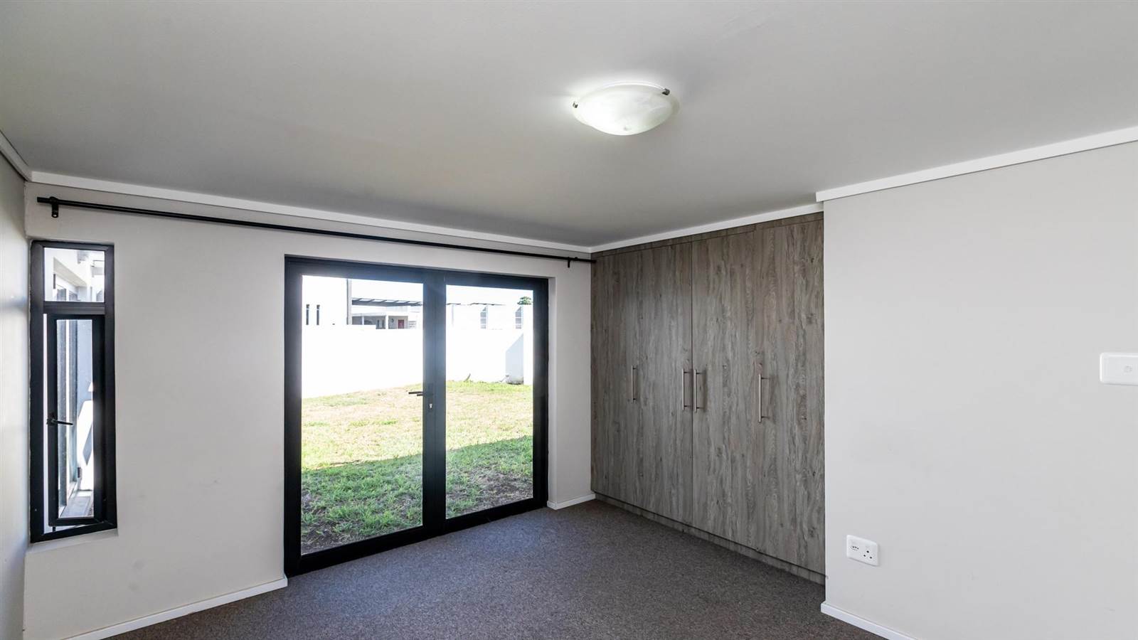 2 Bed Townhouse in Nahoon Valley Park photo number 9