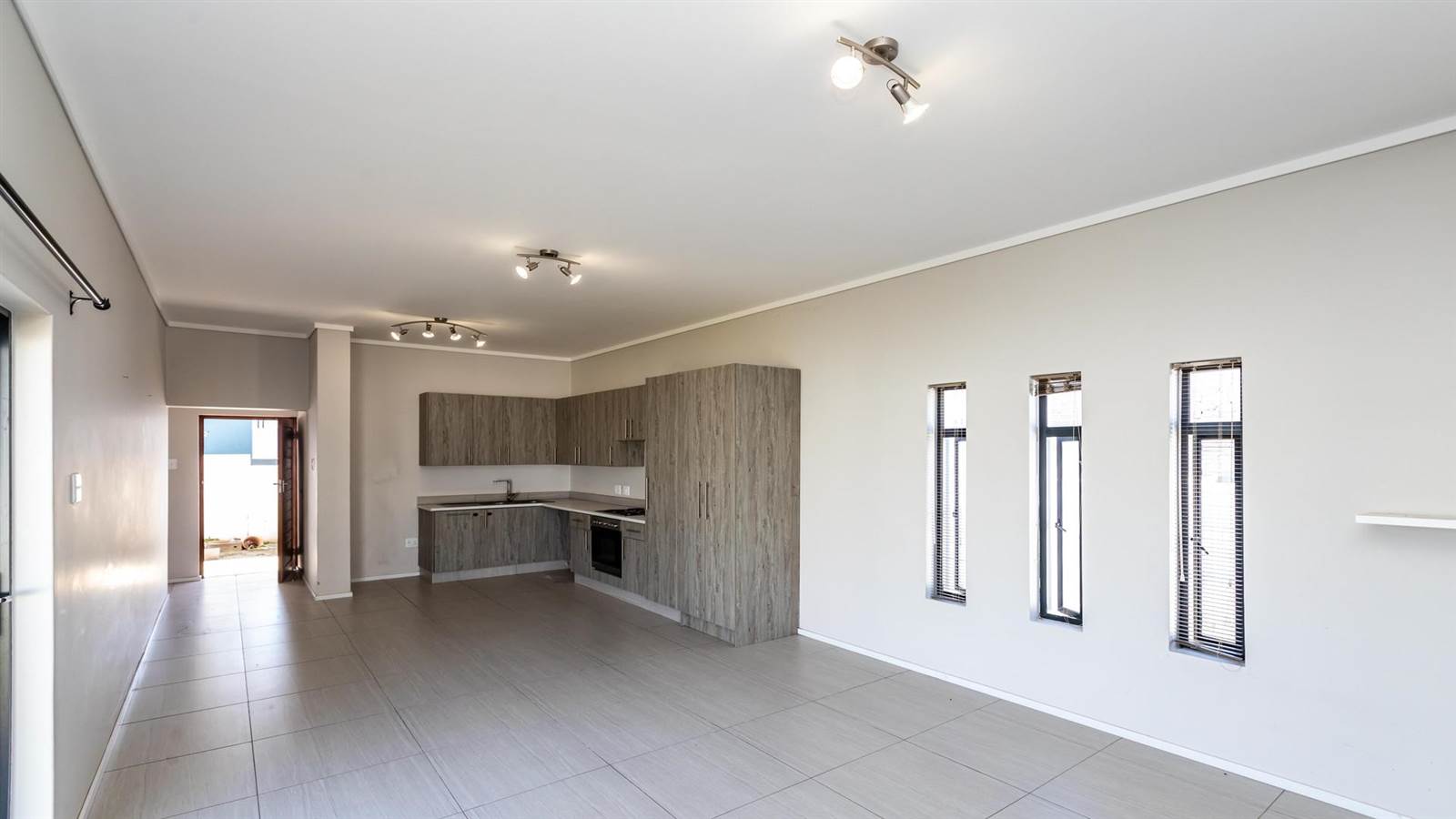 2 Bed Townhouse in Nahoon Valley Park photo number 2
