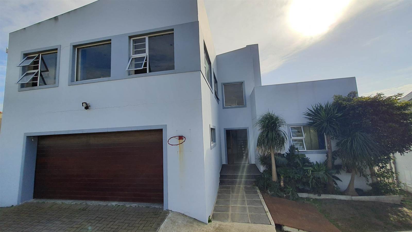 3 Bed House in Bluewater Bay photo number 2