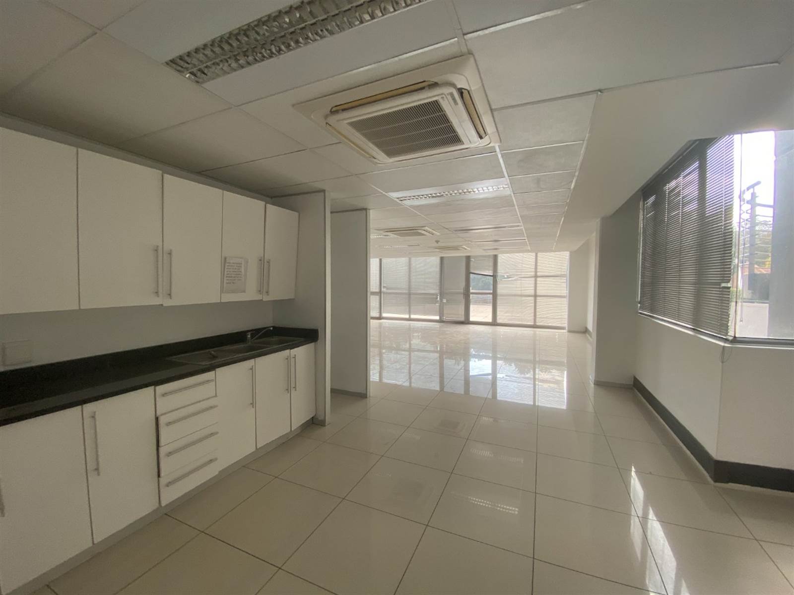 745  m² Office Space in Centurion CBD photo number 17