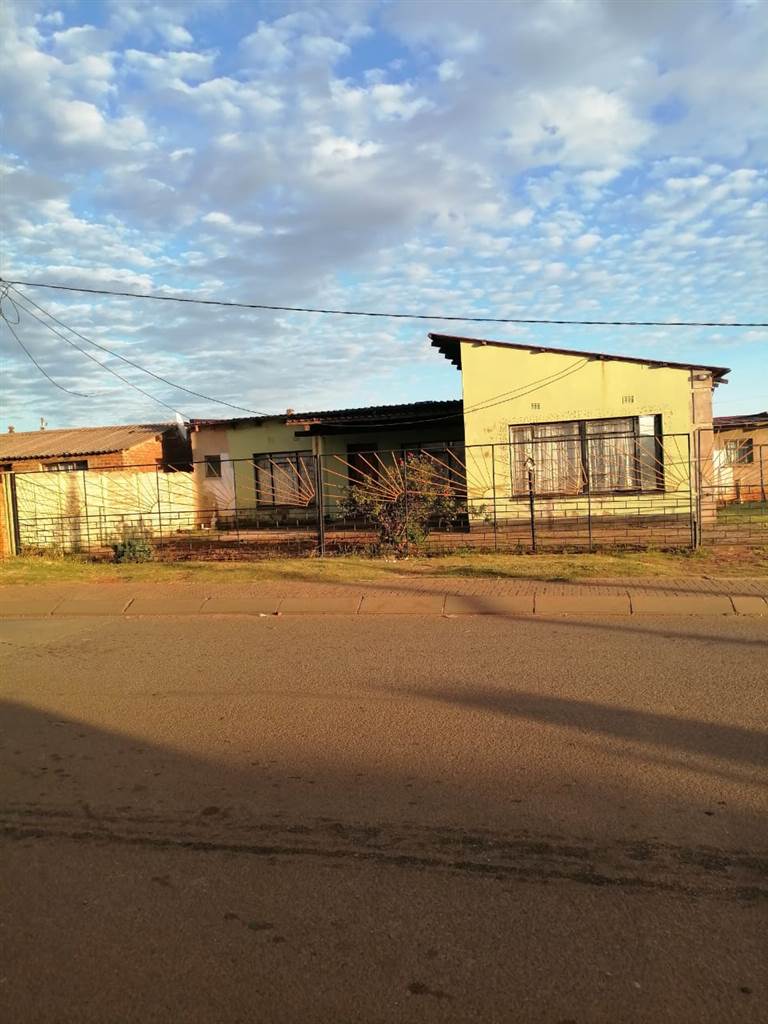 8 Bed House in Sebokeng Zone 7 photo number 1