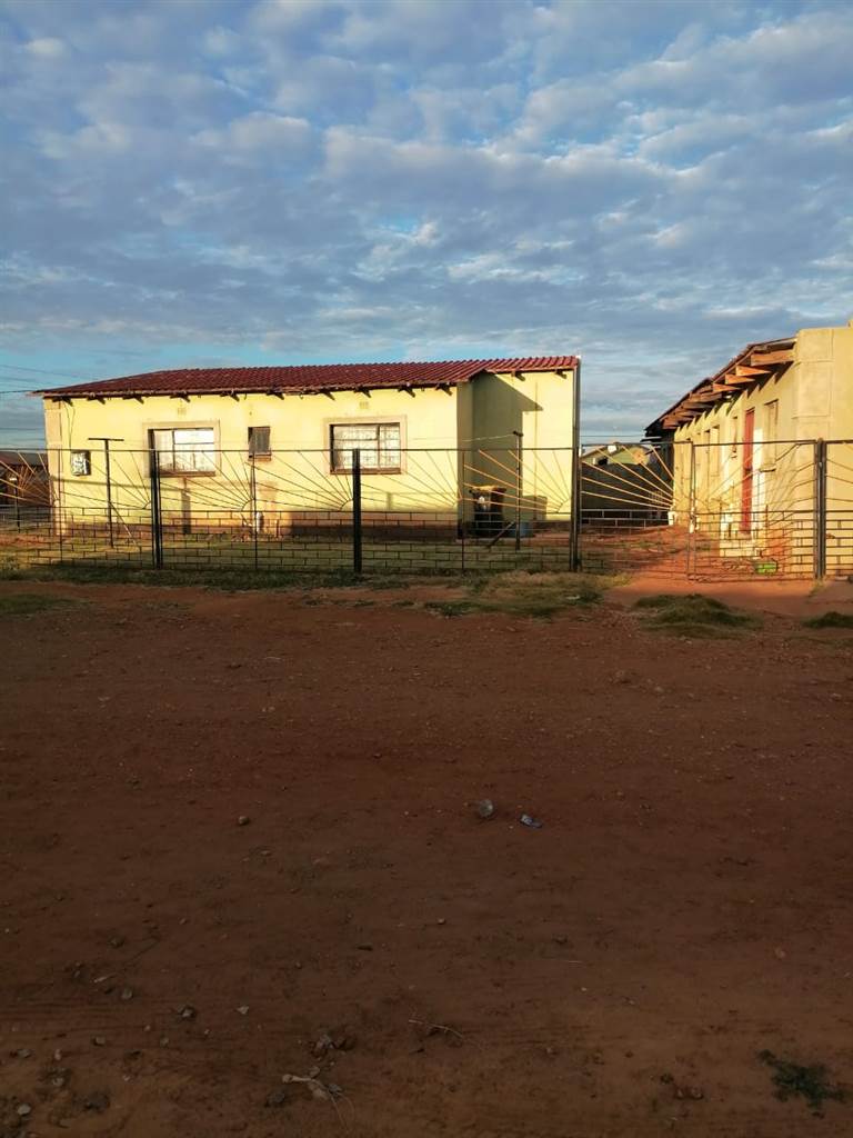 8 Bed House in Sebokeng Zone 7 photo number 3