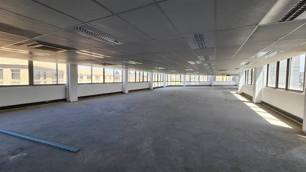 661  m² Commercial space in Die Hoewes photo number 23