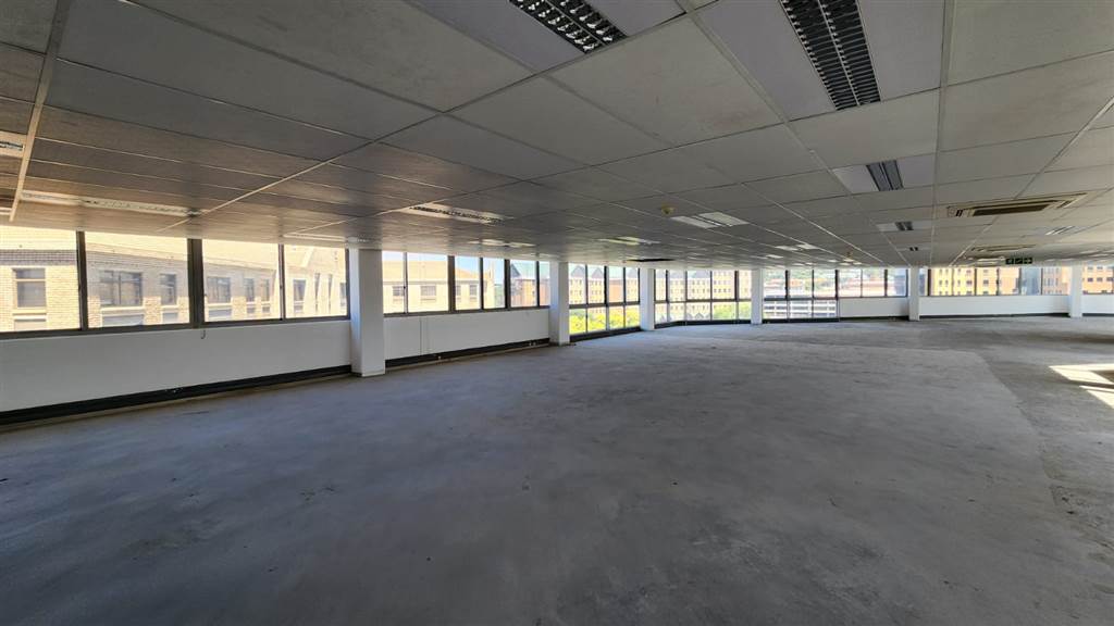 661  m² Commercial space in Die Hoewes photo number 17