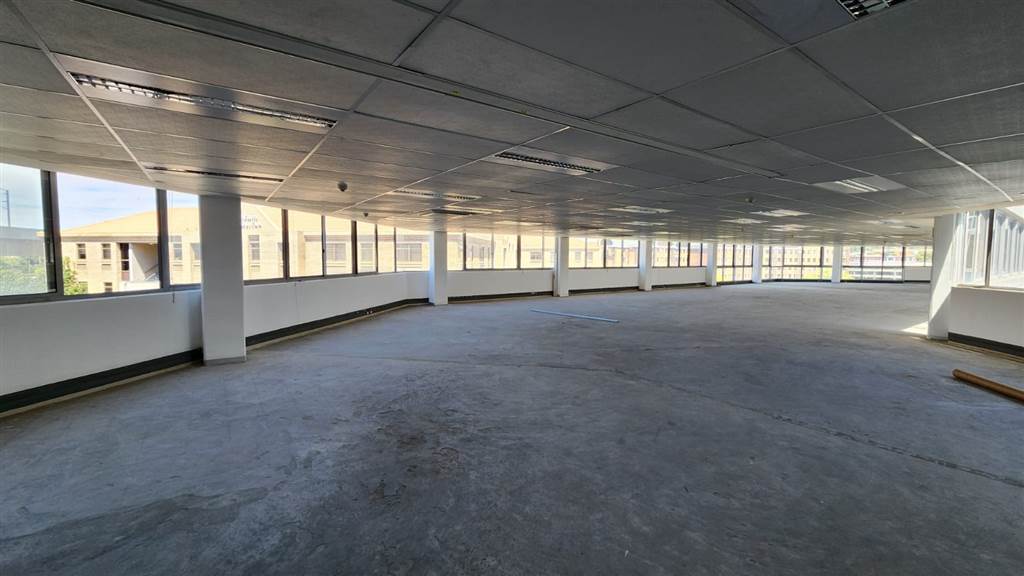 661  m² Commercial space in Die Hoewes photo number 28