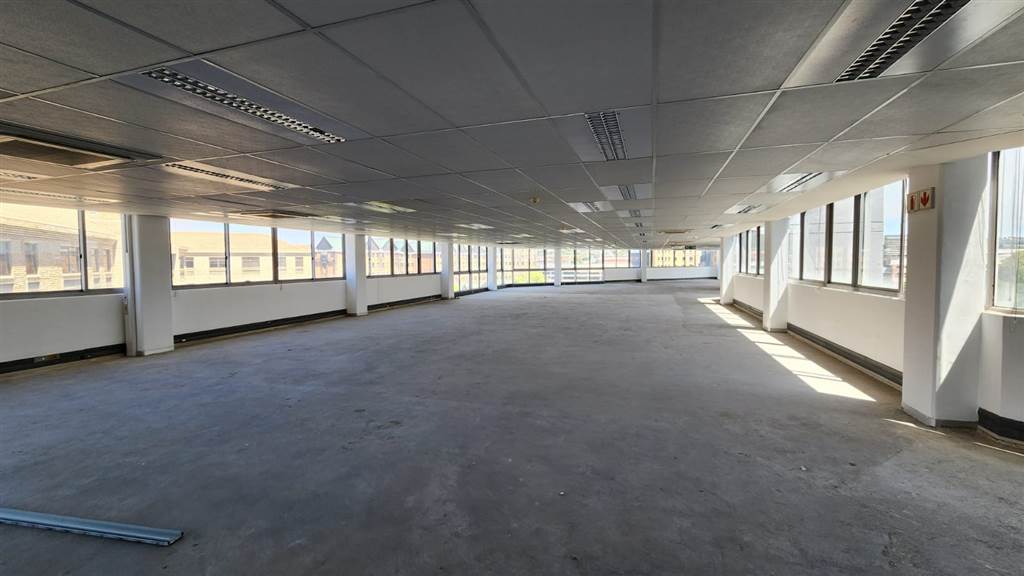 661  m² Commercial space in Die Hoewes photo number 21