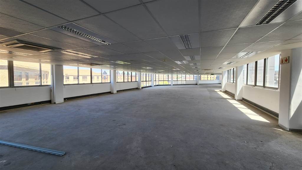661  m² Commercial space in Die Hoewes photo number 25
