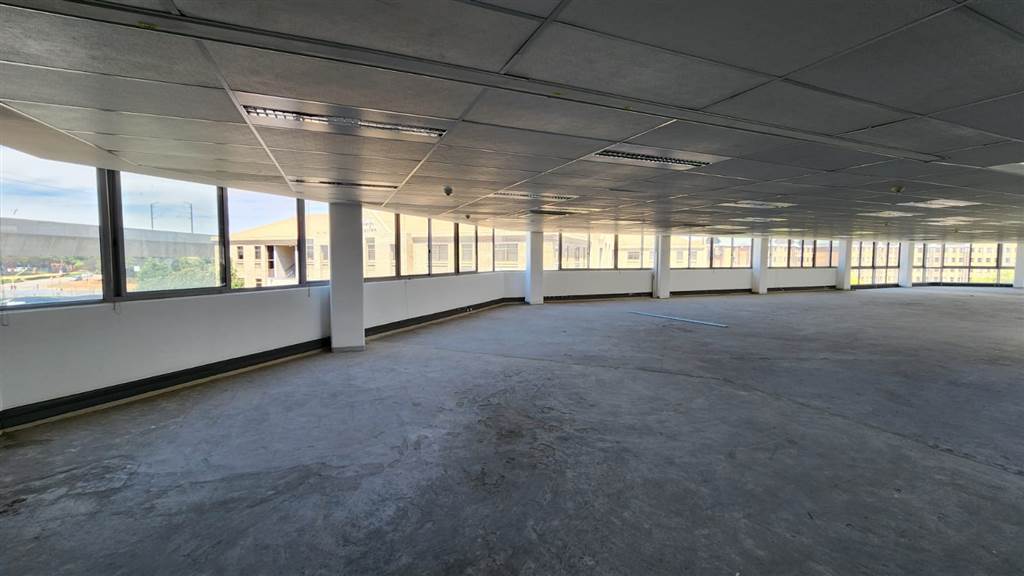 661  m² Commercial space in Die Hoewes photo number 30