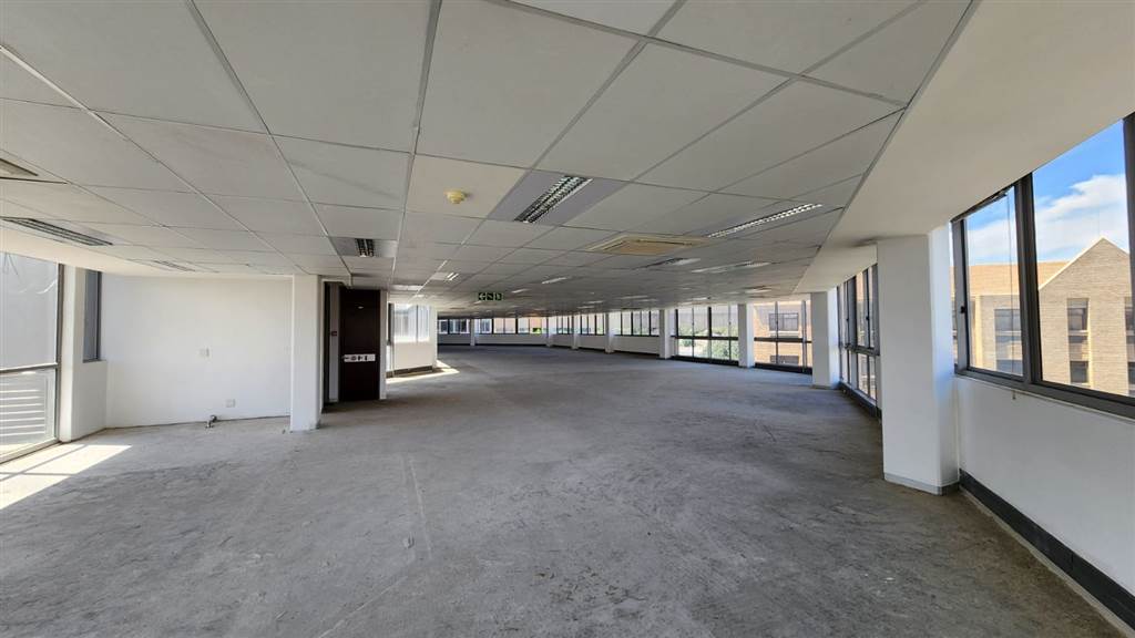 661  m² Commercial space in Die Hoewes photo number 9