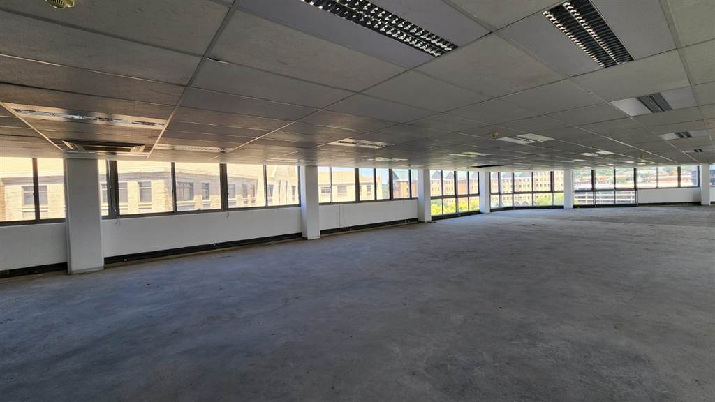 661  m² Commercial space in Die Hoewes photo number 18