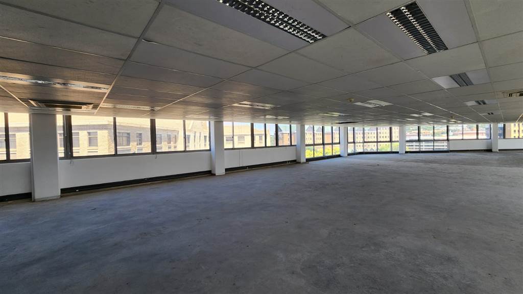 661  m² Commercial space in Die Hoewes photo number 22