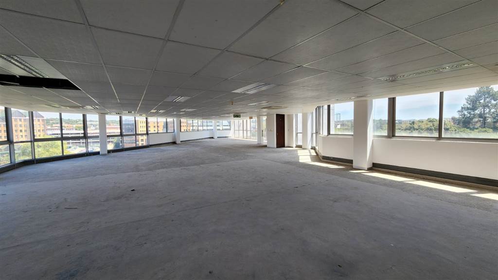 661  m² Commercial space in Die Hoewes photo number 16