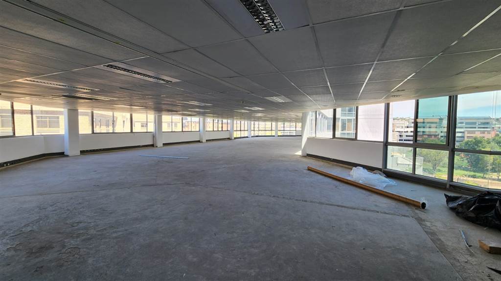 661  m² Commercial space in Die Hoewes photo number 27