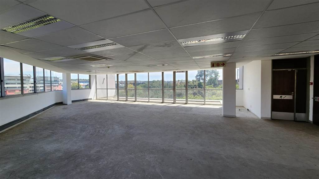 661  m² Commercial space in Die Hoewes photo number 10
