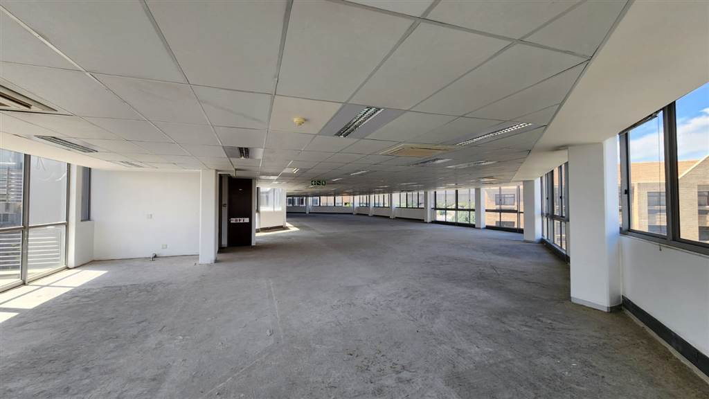 661  m² Commercial space in Die Hoewes photo number 6