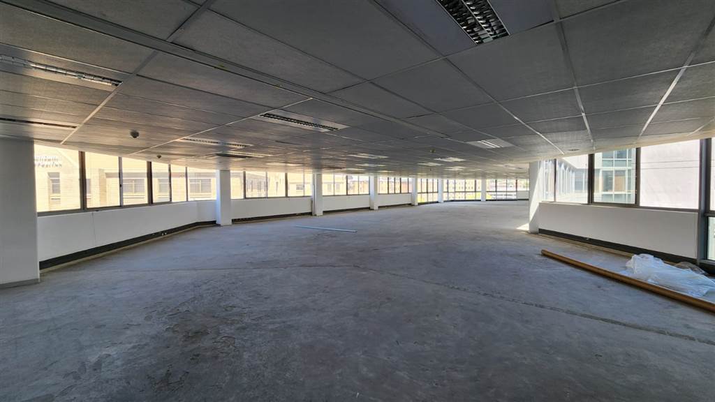 661  m² Commercial space in Die Hoewes photo number 24