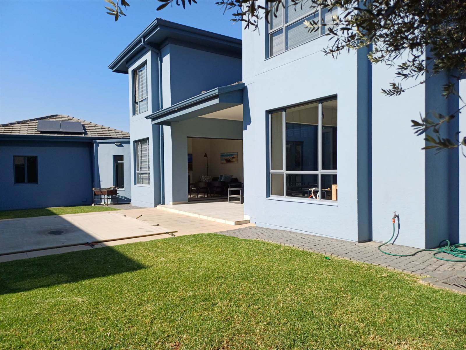 4 Bed House in Blue Valley Golf Estate photo number 3